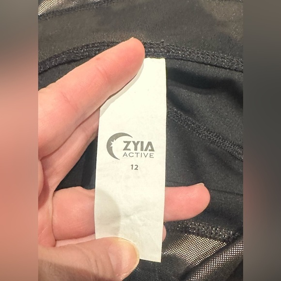 🖤SOLD🖤ZYIA - Women’s Distressed Copper Luxe Pocket Leggings - Picture 4 of 14